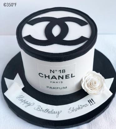Chanel cake in black and white