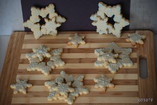 3d snowflake cookies