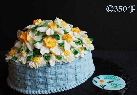A low-carb floral cake for a birthday