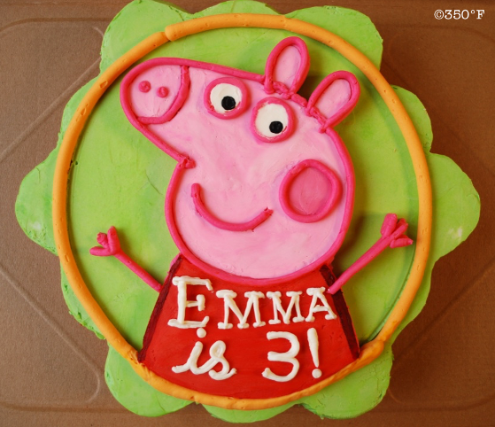 Peppa Pig themed cupcake platter
